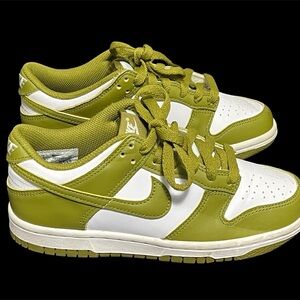 Nike Kids low cut Shoes in Green and White size 3.5 Y